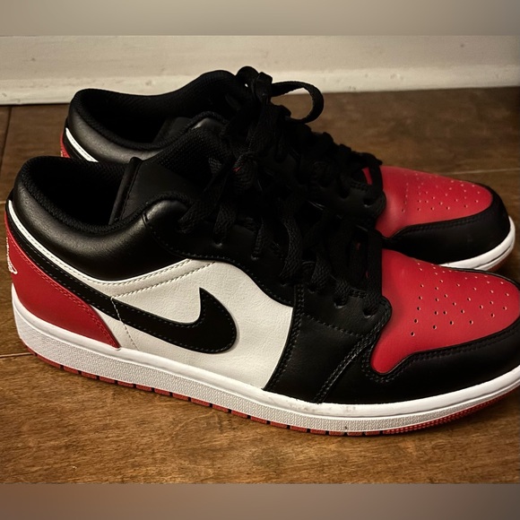 Men's Air Jordan 1 low Black and Red Sneakers - Picture 4 of 9